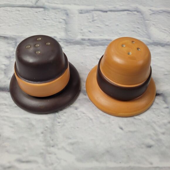 Hallmark Pilgrim Hat Salt & Pepper Shakers - Picture 6 of 11
